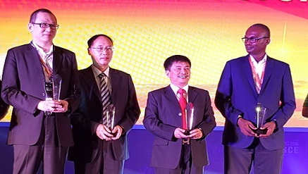 Award winners at the GRGBanking 10th Global Customer Exchange event display their awards. On the right is MD/CEO, Avanage Group, Olumide Bajomo whose company won the Most Valuable Partner award 2015 at the same event in Guangzhou, China recently