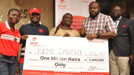 (L-r): Deborah Steve-Kolawole, area sales manager, Lagos Island; Chukwuemeka Adigwe, regional marketing manager, Lagos region; Kemi Shiwoku, Red Hot Promo winner; Oladokun Oye, regional operations director, Lagos Region, and Alex Ute, Zonal Business Manager, Lagos Coastline Zone, AirtelNigeria, during a prize presentation at Lagos Island on Wednesday.