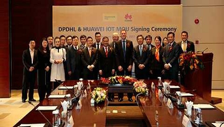F.l. Dr. Markus Voss, Global COO & CIO, DHL Supply Chain; Yan Lida, President of Huawei Enterprise Business Group and other officials during the MoU signing.